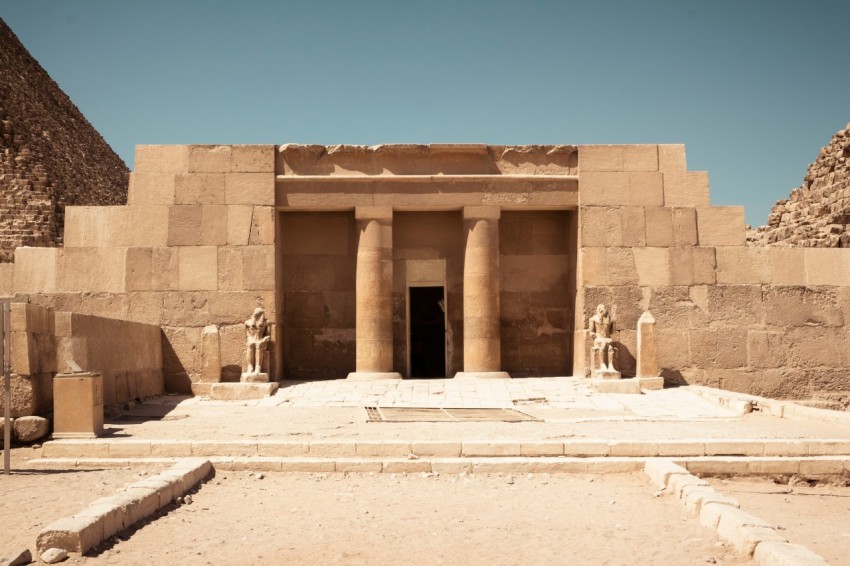 the mortuary temple of khufu at giza pyramid
