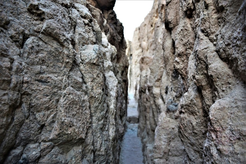 narrow way in between rocks