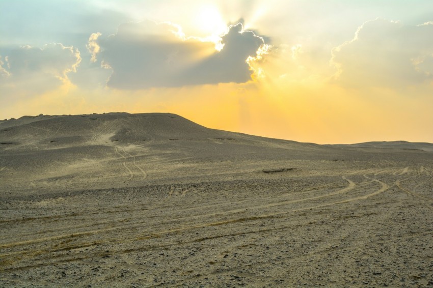 the sun is setting over the sand dunes _JbMDa