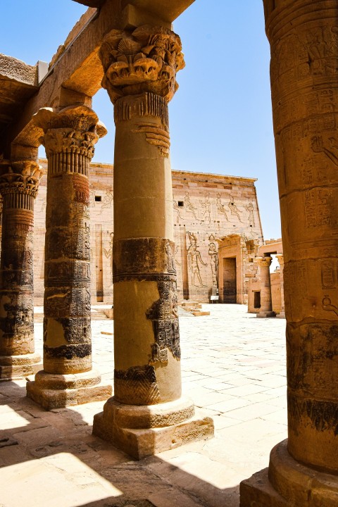 a building with pillars N