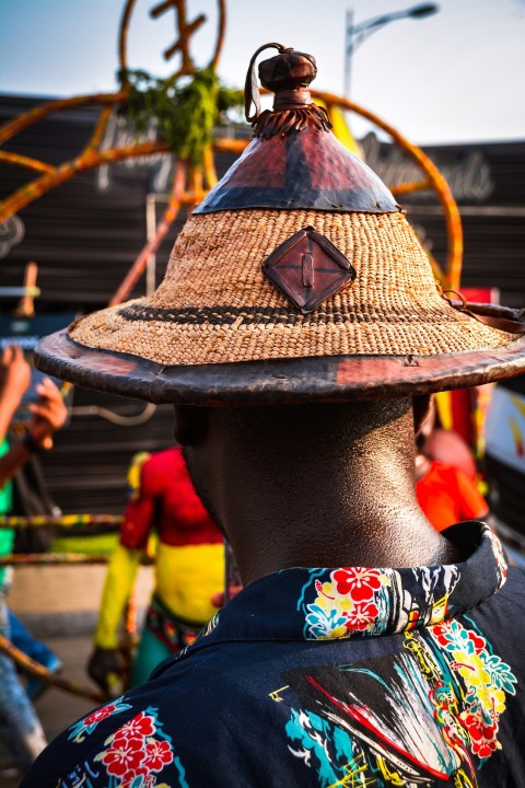 a person wearing a hat SWcJdAeoN