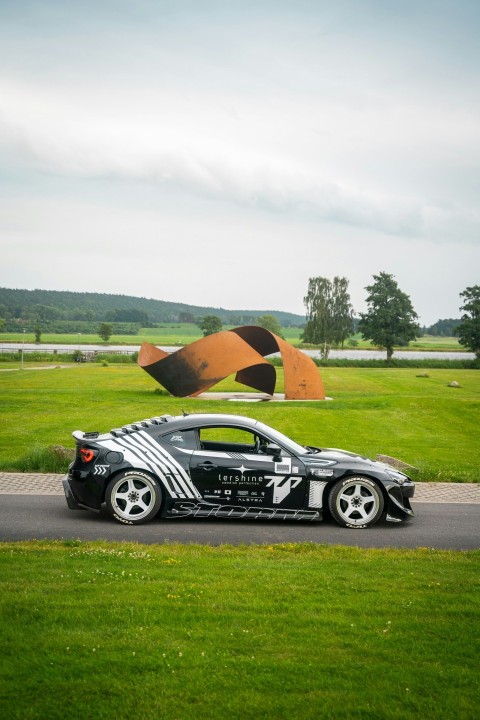 a car parked on the side of the road WFFl6Cx